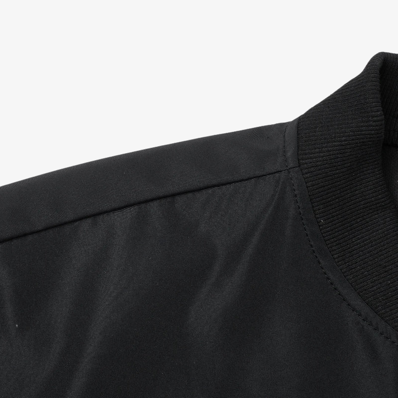 Leichte Herren Bomberjacke im Clean-Look